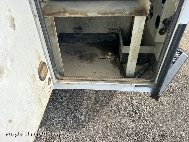 image for item EG0890 2012 Ford F550 Super Duty utility / service truck