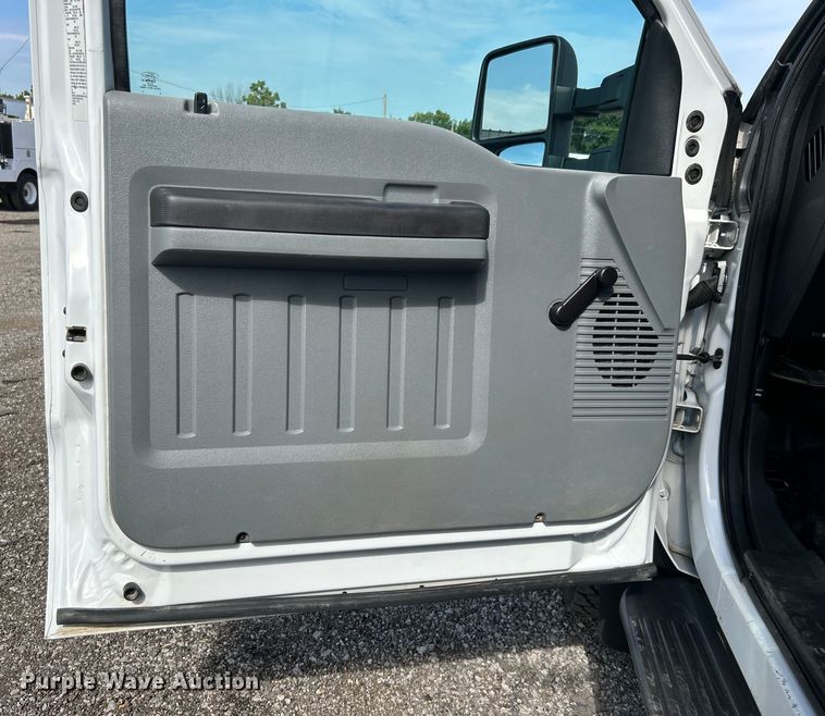 image for item EG0890 2012 Ford F550 Super Duty utility / service truck