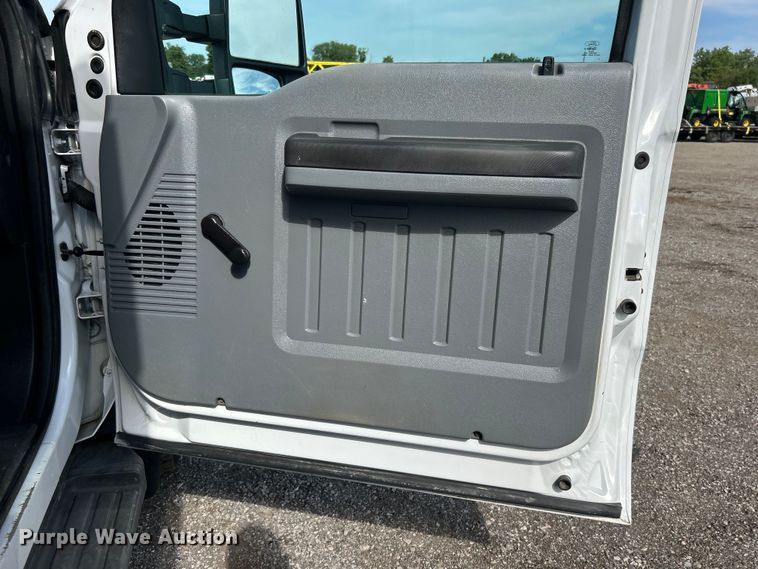 image for item EG0890 2012 Ford F550 Super Duty utility / service truck