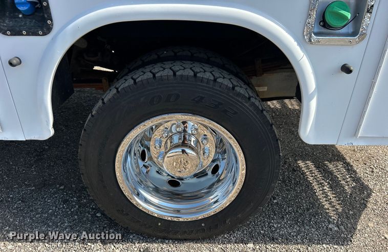 image for item EG0890 2012 Ford F550 Super Duty utility / service truck