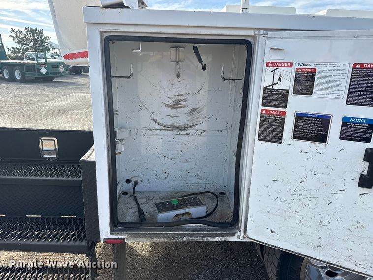 image for item EG1738 2015 Ford F450 Super Duty bucket truck