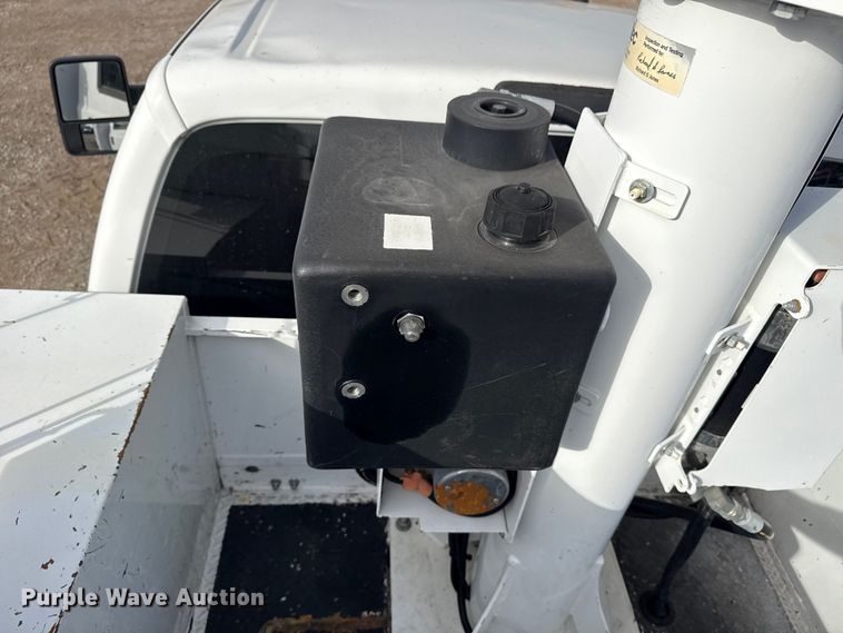 image for item EG1738 2015 Ford F450 Super Duty bucket truck