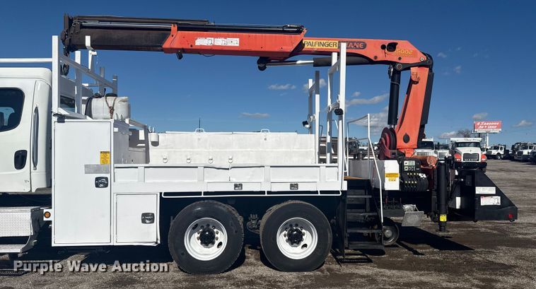 image for item EG1795 2007 Freightliner Business Class M2 crane truck
