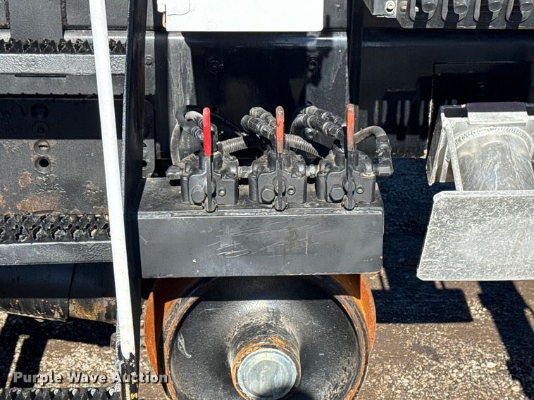 image for item EG1795 2007 Freightliner Business Class M2 crane truck