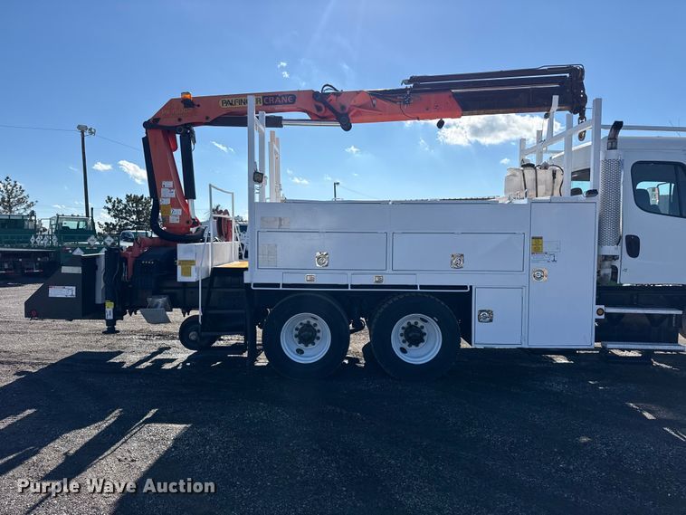 image for item EG1795 2007 Freightliner Business Class M2 crane truck