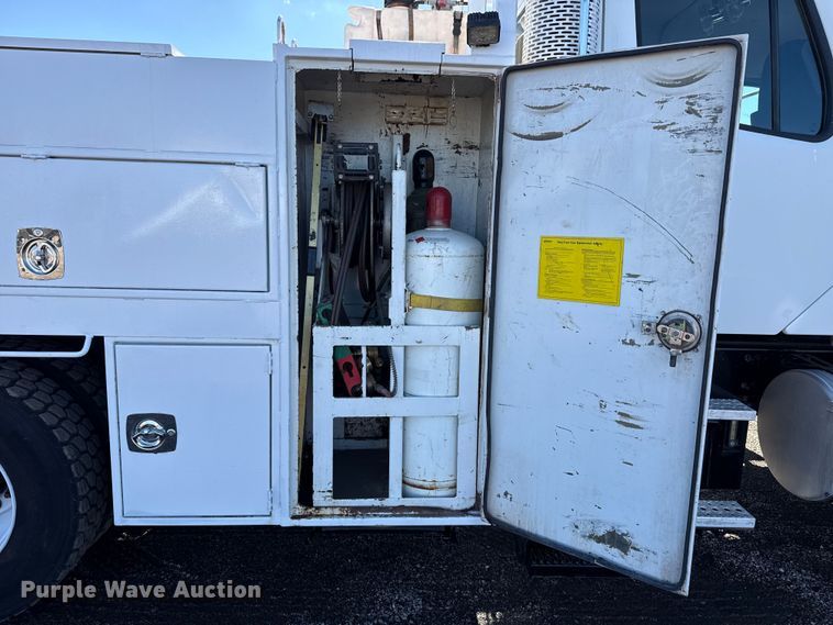 image for item EG1795 2007 Freightliner Business Class M2 crane truck