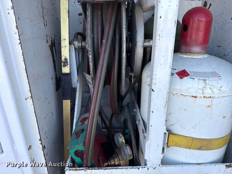 image for item EG1795 2007 Freightliner Business Class M2 crane truck