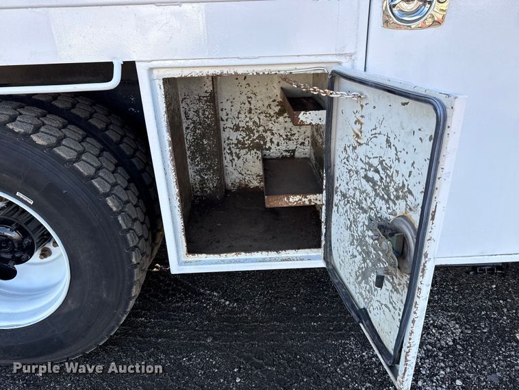 image for item EG1795 2007 Freightliner Business Class M2 crane truck