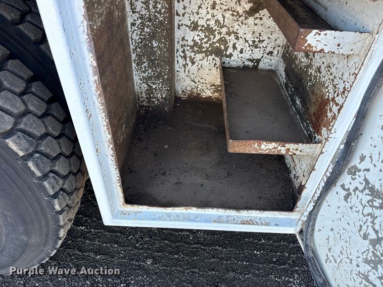 image for item EG1795 2007 Freightliner Business Class M2 crane truck