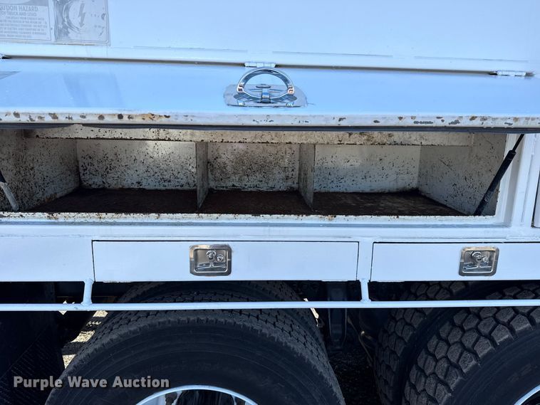 image for item EG1795 2007 Freightliner Business Class M2 crane truck