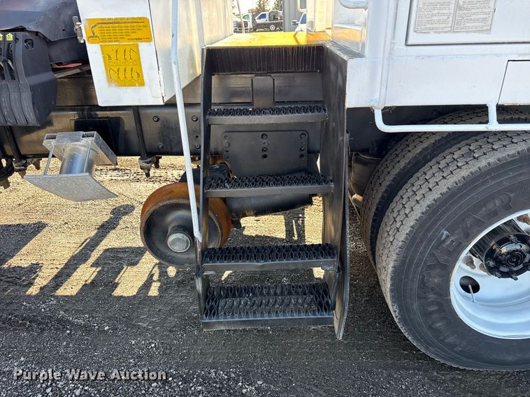 image for item EG1795 2007 Freightliner Business Class M2 crane truck