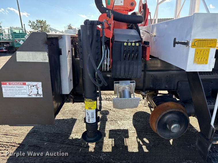 image for item EG1795 2007 Freightliner Business Class M2 crane truck