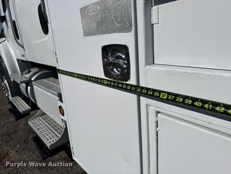 image for item EG1795 2007 Freightliner Business Class M2 crane truck