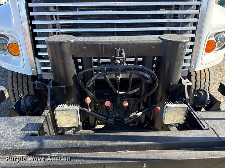 image for item EG1795 2007 Freightliner Business Class M2 crane truck