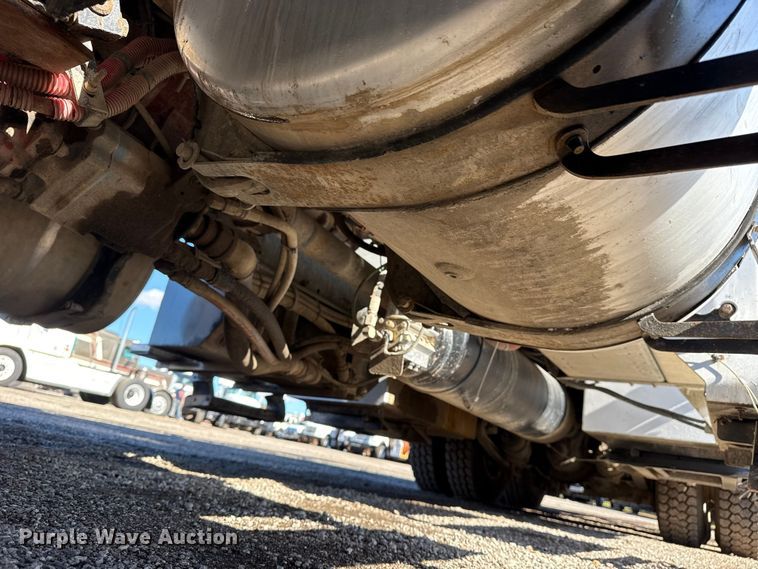 image for item EG1795 2007 Freightliner Business Class M2 crane truck