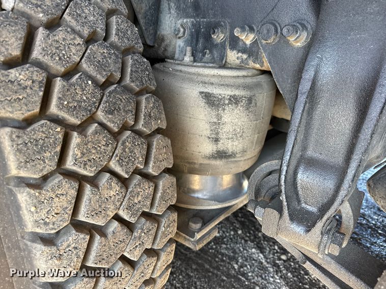 image for item EG1795 2007 Freightliner Business Class M2 crane truck