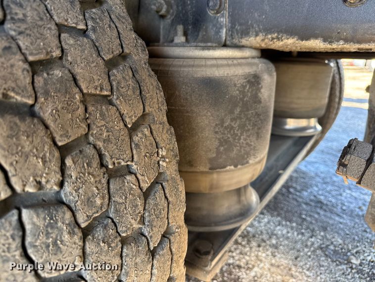 image for item EG1795 2007 Freightliner Business Class M2 crane truck