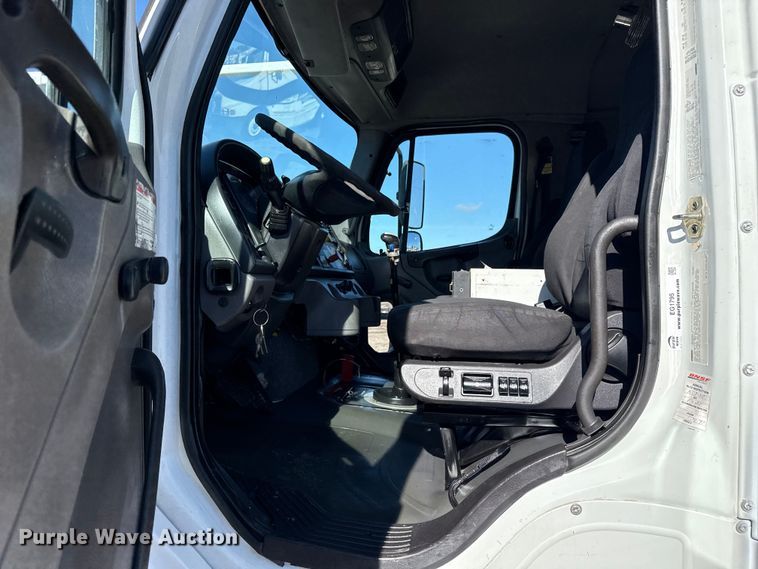 image for item EG1795 2007 Freightliner Business Class M2 crane truck