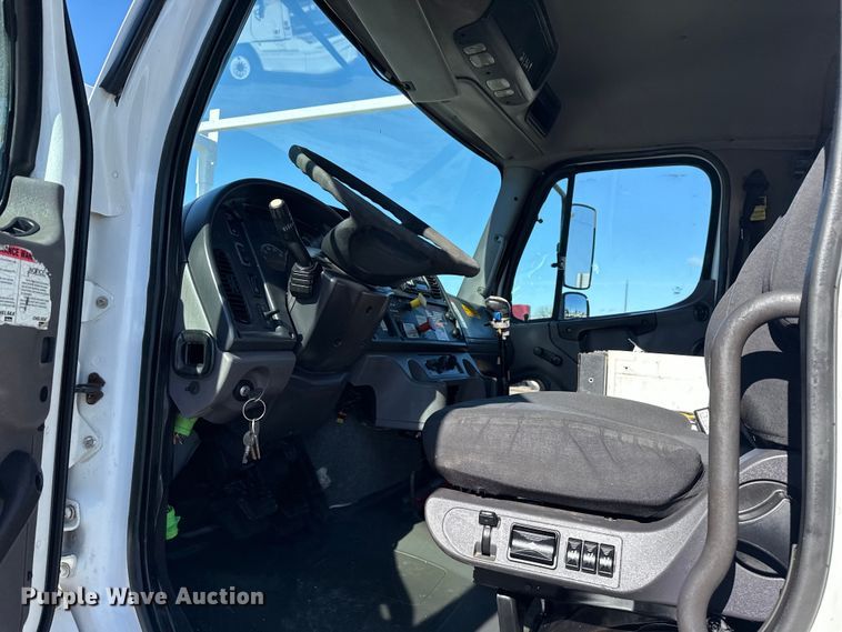 image for item EG1795 2007 Freightliner Business Class M2 crane truck