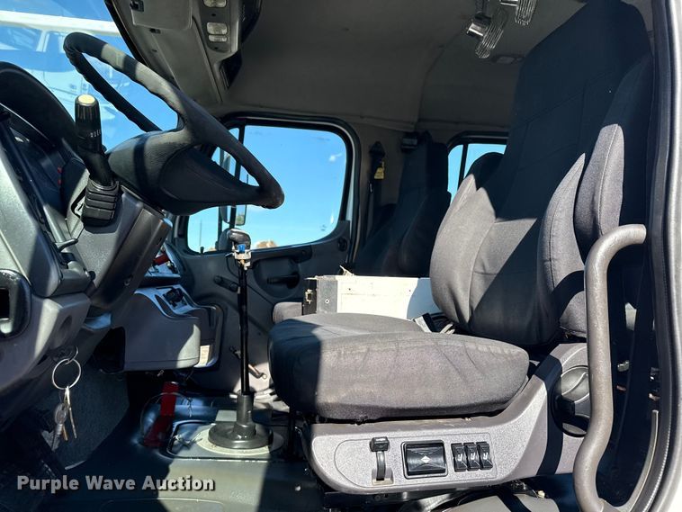 image for item EG1795 2007 Freightliner Business Class M2 crane truck