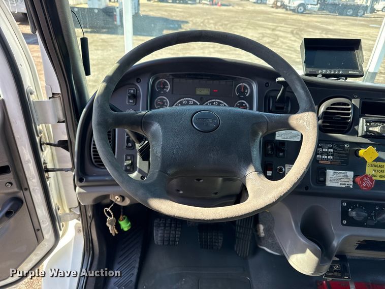 image for item EG1795 2007 Freightliner Business Class M2 crane truck