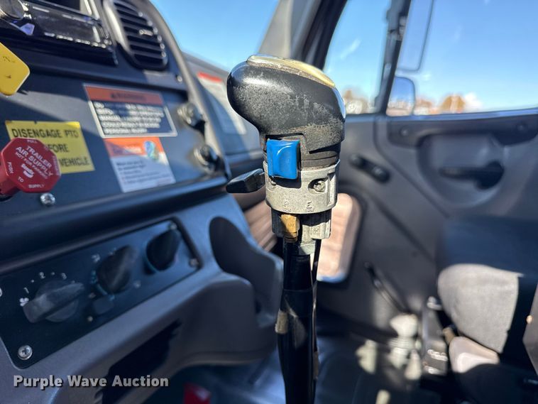 image for item EG1795 2007 Freightliner Business Class M2 crane truck