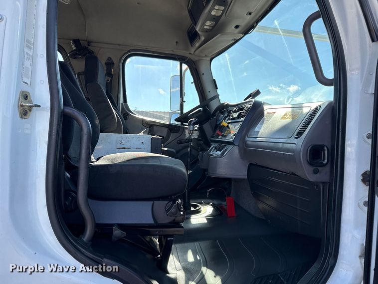 image for item EG1795 2007 Freightliner Business Class M2 crane truck