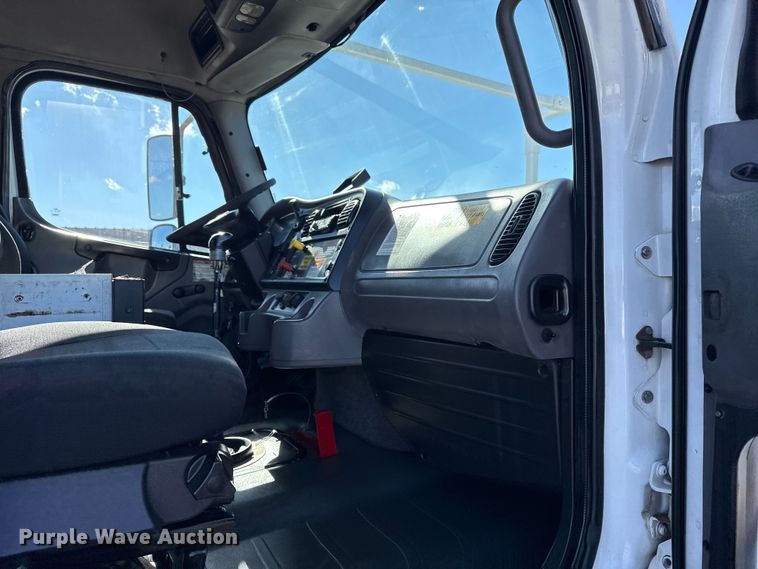 image for item EG1795 2007 Freightliner Business Class M2 crane truck