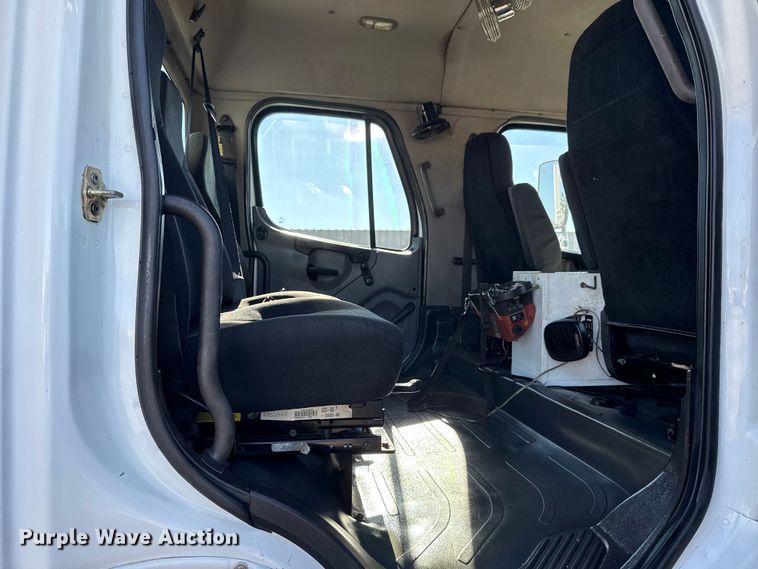 image for item EG1795 2007 Freightliner Business Class M2 crane truck