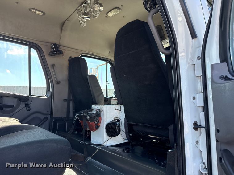 image for item EG1795 2007 Freightliner Business Class M2 crane truck