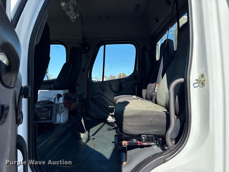 image for item EG1795 2007 Freightliner Business Class M2 crane truck