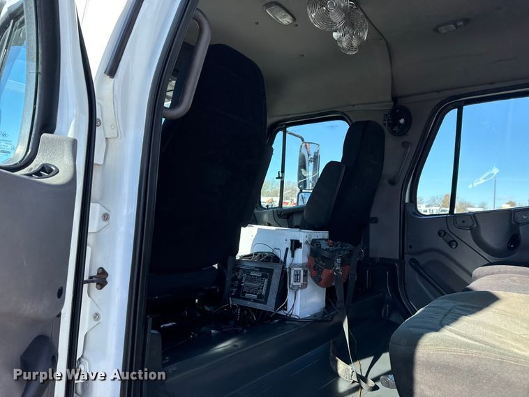 image for item EG1795 2007 Freightliner Business Class M2 crane truck