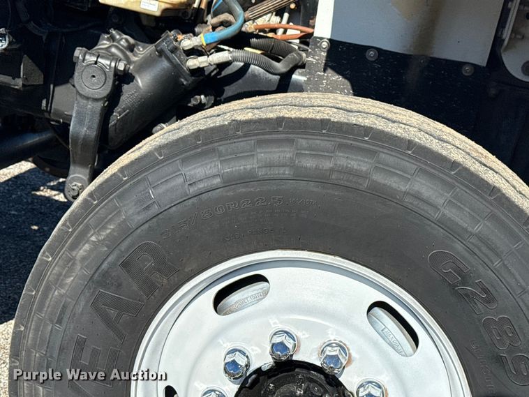 image for item EG1795 2007 Freightliner Business Class M2 crane truck