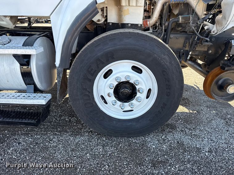 image for item EG1795 2007 Freightliner Business Class M2 crane truck