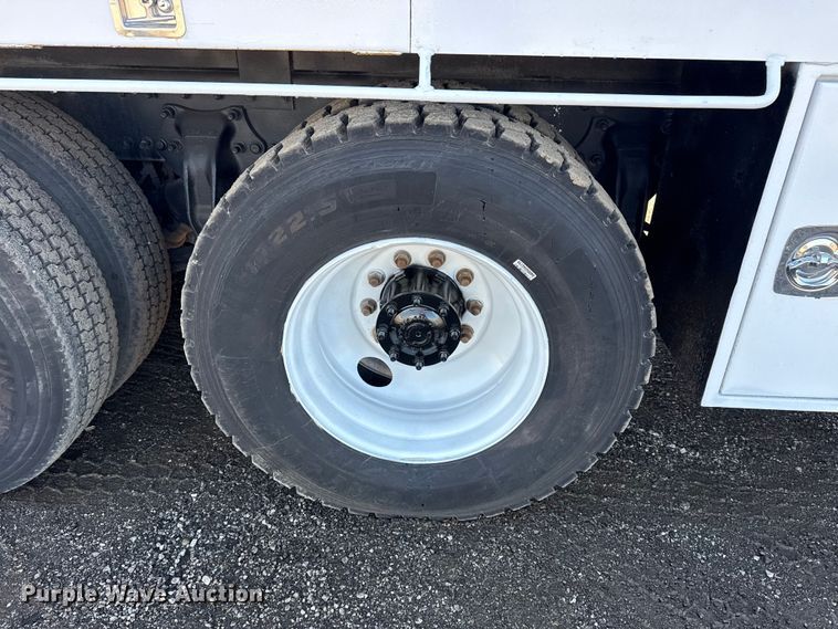 image for item EG1795 2007 Freightliner Business Class M2 crane truck