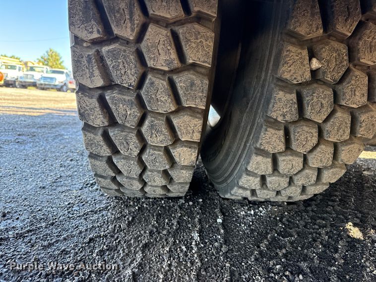 image for item EG1795 2007 Freightliner Business Class M2 crane truck