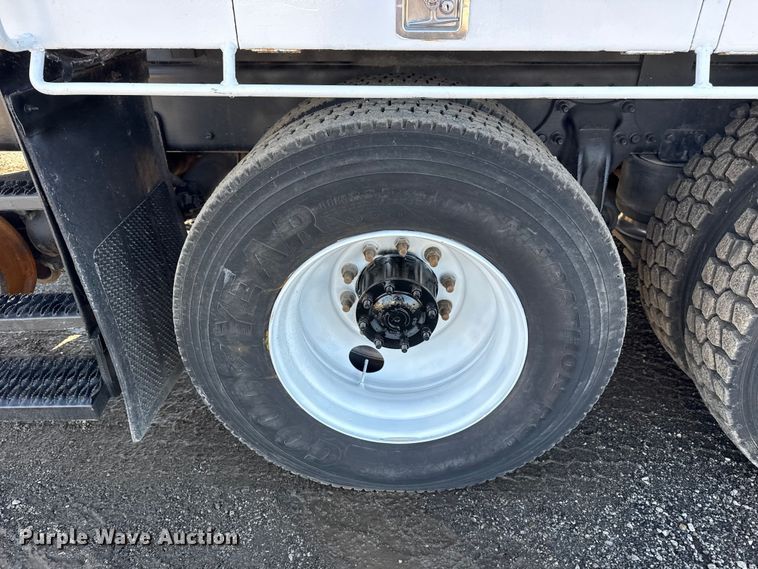 image for item EG1795 2007 Freightliner Business Class M2 crane truck