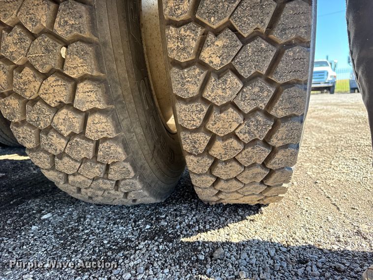 image for item EG1795 2007 Freightliner Business Class M2 crane truck