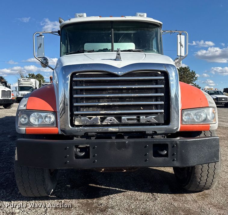 image for item EG1800 2013 Mack GU713 vacuum truck