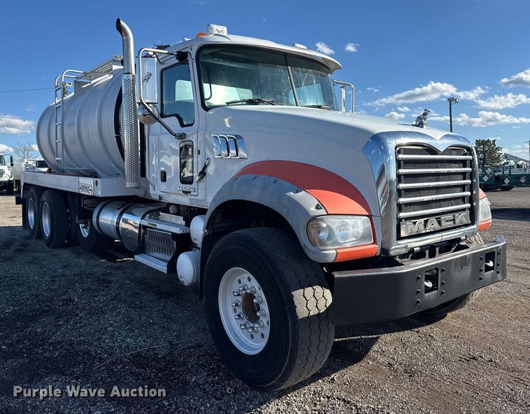image for item EG1800 2013 Mack GU713 vacuum truck