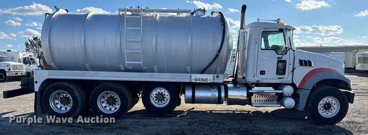 image for item EG1800 2013 Mack GU713 vacuum truck