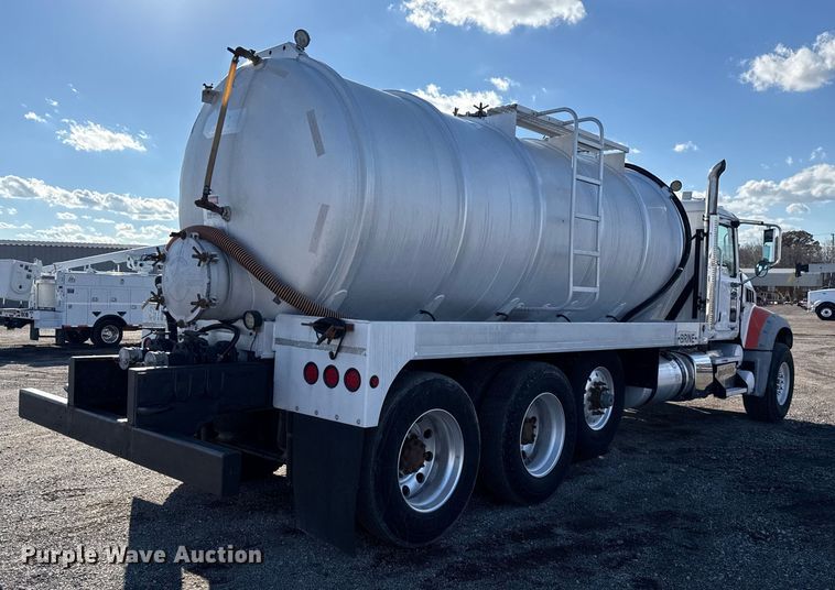 image for item EG1800 2013 Mack GU713 vacuum truck