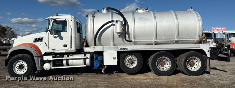 image for item EG1800 2013 Mack GU713 vacuum truck