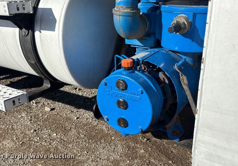 image for item EG1800 2013 Mack GU713 vacuum truck