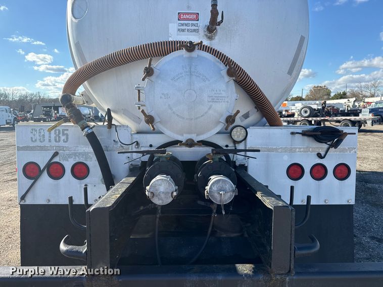 image for item EG1800 2013 Mack GU713 vacuum truck