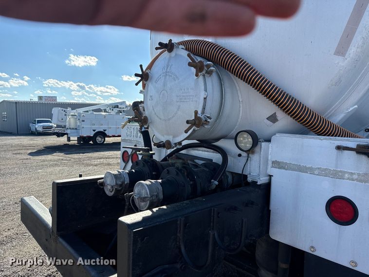 image for item EG1800 2013 Mack GU713 vacuum truck