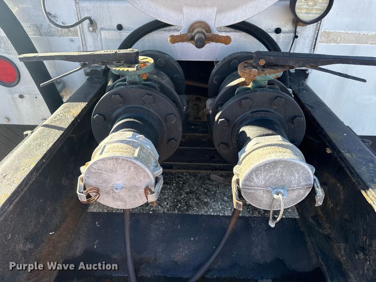 image for item EG1800 2013 Mack GU713 vacuum truck