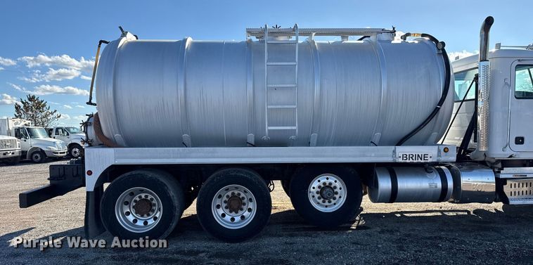 image for item EG1800 2013 Mack GU713 vacuum truck