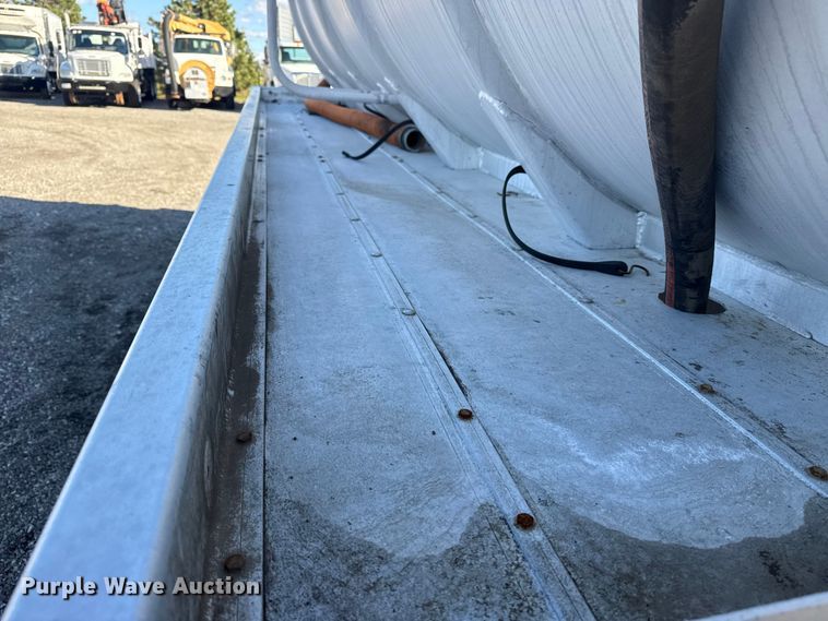 image for item EG1800 2013 Mack GU713 vacuum truck