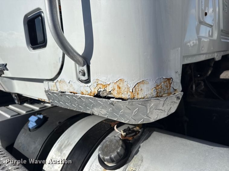 image for item EG1800 2013 Mack GU713 vacuum truck